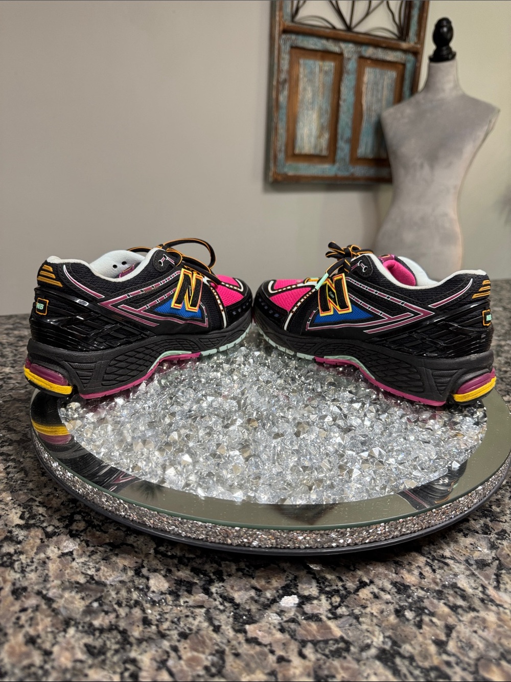New Balance mock 1906R Neon nights Athletic Sneakers M6 W 7.5 EUC - Picture 10 of 16